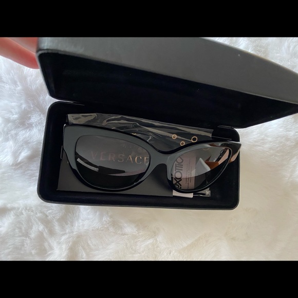 VERSACE SUNGLASSES 🔥BRAND NEW - Picture 5 of 5